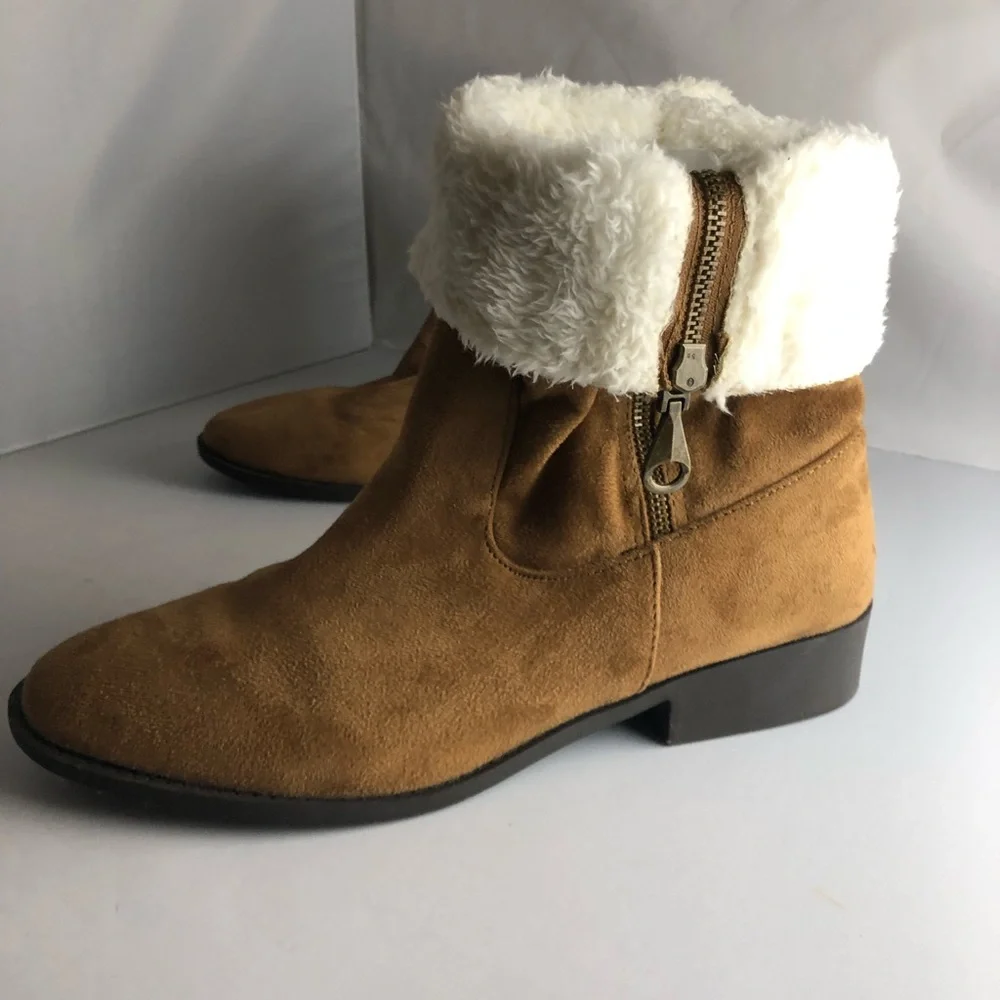 Maurices Faux fur ankle boots Fold Over Women’s size 11 Tan Side Zipper‎ EUC